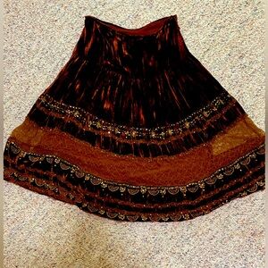 Beautiful lace and bead cache skirt